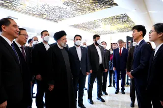 تصاویر اعطای عنوان «استاد افتخاری» دانشگاه پکن به دکتر رئیسی و سخنرانی در جمع اساتید و دانشجویان