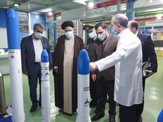 تصاویر بازدید دکتر رئیسی از نمایشگاه دستاوردهای صنعت فضایی