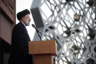 رئیسی در جمع عزاداران صادق آل محمد(ص) در میدان امام حسین(ع) حضور یافت
