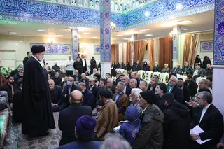 تصاویر حضور و اقامه نماز در مسجد حسین بن علی (ع) شهر ری