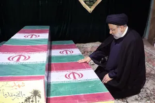 تصاویر حضور رئیس جمهور بر پیکر مرحوم نادر طالب زاده در معراج شهدا