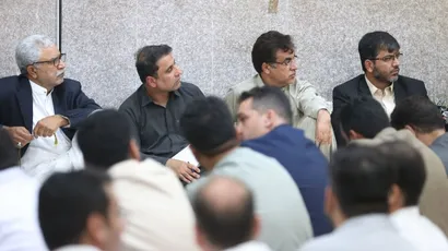 نشست  نشست با جمعی از علما و سران طوایف جنوب سیستان و بلوچستان