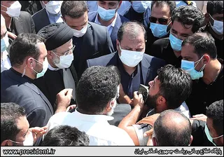 تصاویر بازدید هوایی رئیس جمهور از منطقه دشت آزادگان و هورالعظیم و حضور در میان مردم روستاهای اطراف هویزه