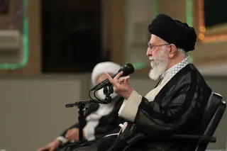 تصاویر حضور رئیس جمهور در دیدار مسئولان نظام و میهمانان کنفرانس وحدت اسلامى‌ با رهبر معظم انقلاب