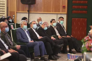 تصاویر دیدار رئیس جمهور با نخبگان ، علماء ، خانواده شهدا ، ایثارگران و جمعی از اقشار مختلف مردم