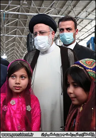 تصاویردیدار رئیس جمهور با نخبگان ، علماء ، خانواده شهدا ، ایثارگران و جمعی از اقشار مختلف مردم