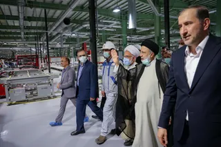 تصاویر افتتاح بزرگترین خط تولید پنل‌های خورشیدی کشور در خمین