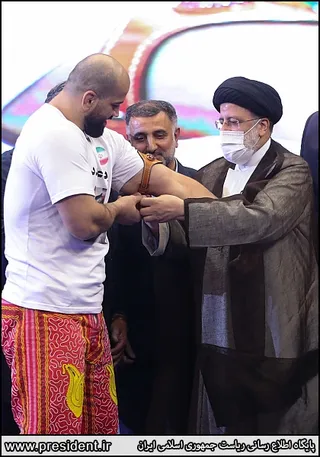 تصاویر آئین اهدای بازوبند پهلوانی سال ۱۴۰۰