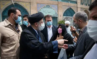 حضور رئیسی در بازار بزرگ تهران و گفتگو با مردم و کسبه