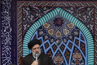 تصاویر اقامه نماز و سخنرانی در جمع نمازگزاران مسجد شهرک امام علی (ع) بندرعباس