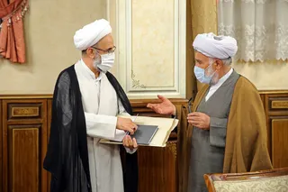 اگر آنقدر که جلسه گذاشتند تا چگونه از غرب کمک بگیرند، برای رونق تولید جلسه می‌گذاشتند، گره‌های بزرگی در کشور باز شده بود