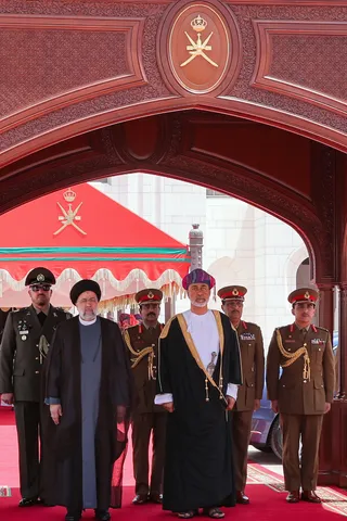 تصاویر مراسم استقبال رسمی سلطان عمان از آیت الله رئیسی در قصر العلم