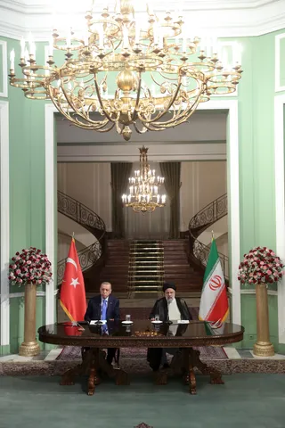 تصاویر نشست مطبوعاتی روسای جمهور ایران و ترکیه و امضاء اسناد همکاری بین دو کشور