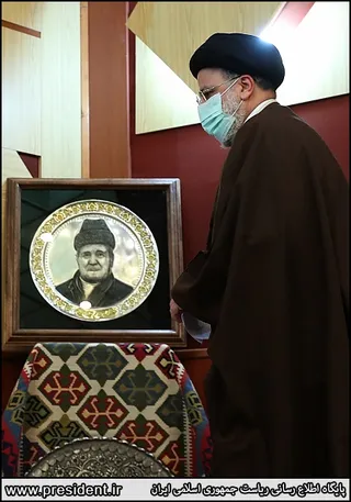 تصاویردیدار رئیس جمهور با نخبگان ، علماء ، خانواده شهدا ، ایثارگران و جمعی از اقشار مختلف مردم