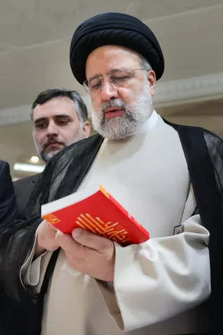 بازدید از سی و پنجمین نمایشگاه بین‌المللی کتاب تهران