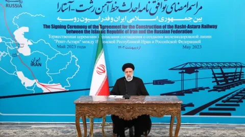 تصاویر  مراسم امضای توافق نامه احداث خط آهن رشت _ آستارا