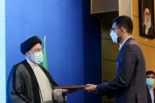 تصاویر تقدیر از برگزیدگان سی و پنجمین جشنواره بین‌المللی خوارزمی