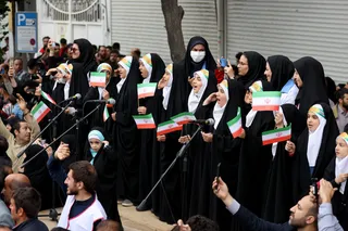 تصاویر استقبال مردمی از رئیس جمهور در مسیر ارگ تبریز
