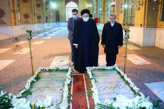 تصاویر تجدید میثاق آیت الله رئیسی و اعضای هیأت دولت با آرمان‌های امام راحل و شهدای انقلاب اسلامی