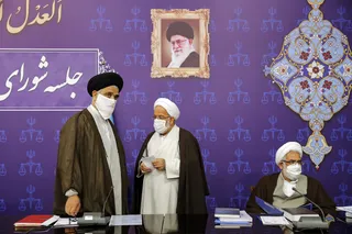 دستور رئیس دستگاه قضا به دادستان برای رسیدگی به علت صدور مجوز صادرات به افراد فاقد صلاحیت/ گره زدن تصمیم گیری‌ها به انتخابات آمریکا آدرس غلط دادن به ملت است