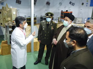 تصاویر بازدید دکتر رئیسی از نمایشگاه دستاوردهای صنعت فضایی