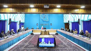 تاکید آیت‌الله رئیسی بر پیگیری اجرای رهنمودهای رهبری در دیدار با معلمان