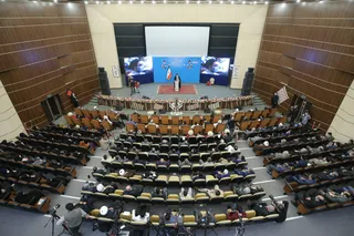 تصاویر دیدار رئیس جمهور با نخبگان ، علماء ، خانواده شهدا ، ایثارگران و جمعی از اقشار مختلف مردم
