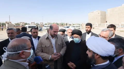 رئیس جمهور از بیمارستان نیمه ساخته ۹۶ تختخوابی پیشوا دیدن کرد