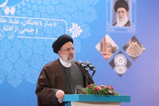 تصاویر دیدار رئیس جمهور با نخبگان ، علماء ، خانواده شهدا ، ایثارگران و جمعی از اقشار مختلف مردم