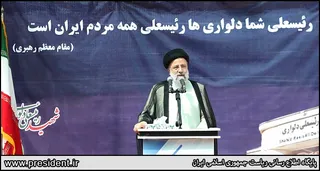 تصاویر سخنرانی در جمع مردم دلوار در خانه-موزه رئیسعلی دلواری