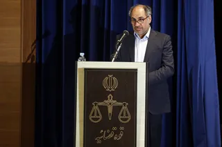 دستگاه قضایی باید از موضع قانون به موقع و با اقتدار ظاهر شود و اجازه ندهد اشرار و متجاسران به قانون امنیت مردم را تهدید و سلب کنند