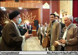 تصاویردیدار رئیس جمهور با نخبگان ، علماء ، خانواده شهدا ، ایثارگران و جمعی از اقشار مختلف مردم