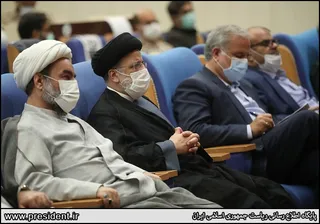 تصاویر نشست علمای شیعه و سنی، نمایندگان اقشار مختلف و مدیران شهرستان چابهار با حضور رئیس جمهور