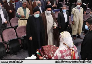 تصاویر دیدار رئیس جمهور با نخبگان ، علماء ، خانواده شهدا ، ایثارگران و جمعی از اقشار مختلف مردم کهکیلویه وبویراحمد