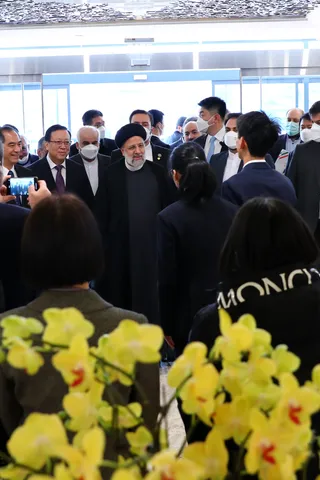تصاویر اعطای عنوان «استاد افتخاری» دانشگاه پکن به دکتر رئیسی و سخنرانی در جمع اساتید و دانشجویان