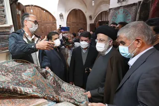 تصاویر گفتگو با مردم و کسبه بازار قدیمی یزد