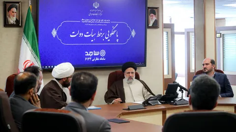 تصاویر حضور در مرکز ارتباطات مردمی ریاست جمهوری
