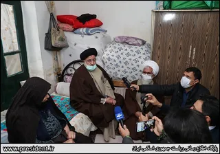 تصاویر حضور رئیس جمهور در کنار مردم شریف محله های زنجان