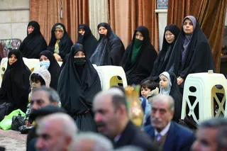 تصاویر حضور و اقامه نماز در مسجد حسین بن علی (ع) شهر ری