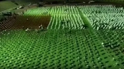 آماده‌سازی ورزشگاه تختی اهواز برای استقبال از رئیسی با رعایت پروتکل‌های بهداشتی و فاصله‌گذاری اجتماعی