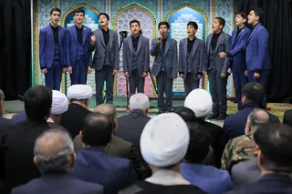 اقامه نماز رهبر معظم انقلاب بر پیکر رئیس جمهور شهید و همراهان