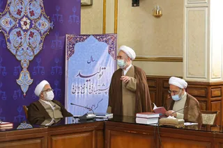 اگر آنقدر که جلسه گذاشتند تا چگونه از غرب کمک بگیرند، برای رونق تولید جلسه می‌گذاشتند، گره‌های بزرگی در کشور باز شده بود