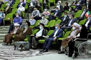 تصاویر دیدار رئیس جمهور با نخبگان ، علماء ، خانواده شهدا ، ایثارگران و جمعی از اقشار مختلف مردم