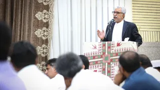 نشست  نشست با جمعی از علما و سران طوایف جنوب سیستان و بلوچستان