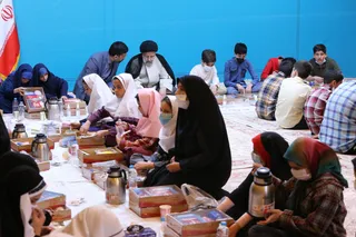 تصاویر افطار رئیس جمهور در نخستین روز از ماه مبارک رمضان همراه با ایتام