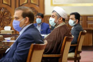 اگر آنقدر که جلسه گذاشتند تا چگونه از غرب کمک بگیرند، برای رونق تولید جلسه می‌گذاشتند، گره‌های بزرگی در کشور باز شده بود