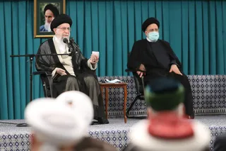 تصاویر حضور رئیس جمهور در دیدار مسئولان نظام و میهمانان کنفرانس وحدت اسلامى‌ با رهبر معظم انقلاب