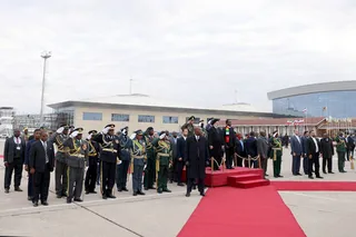 تصاویر دکتر رئیسی هراره را به مقصد تهران ترک کرد