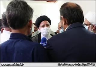 تصاویر سخنرانی در جمع مردم دلوار در خانه-موزه رئیسعلی دلواری