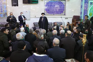 تصاویر حضور و اقامه نماز در مسجد حسین بن علی (ع) شهر ری